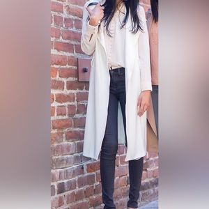 Zara sleeveless waistcoat with removable belt. White color, size S